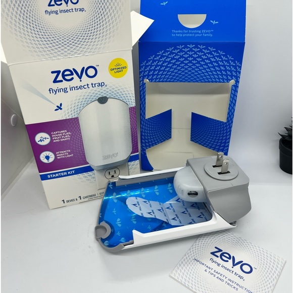 ZEVO Flying Insect Trap Plug In Device New NIB - Picture 4 of 7
